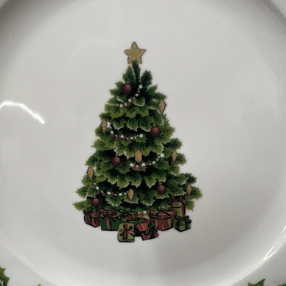 Set Of 4 Pfaltzgraff Christmas Day Salad & Dinner Plates FS Benefits Charity - Picture 6 of 7